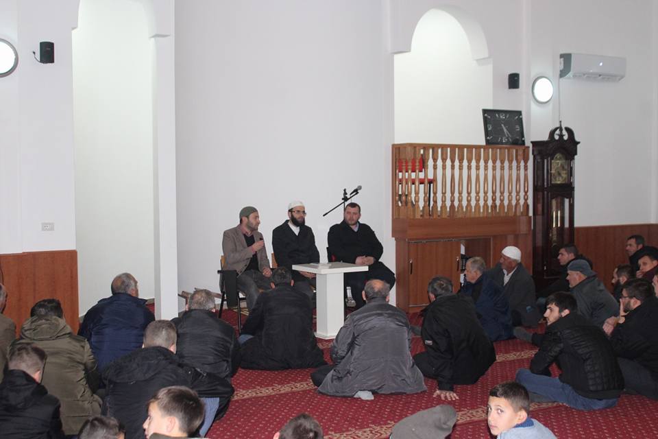 “Zekati i diturisë”, mexhlis hadithi në xhaminë e fshatit Kullaj