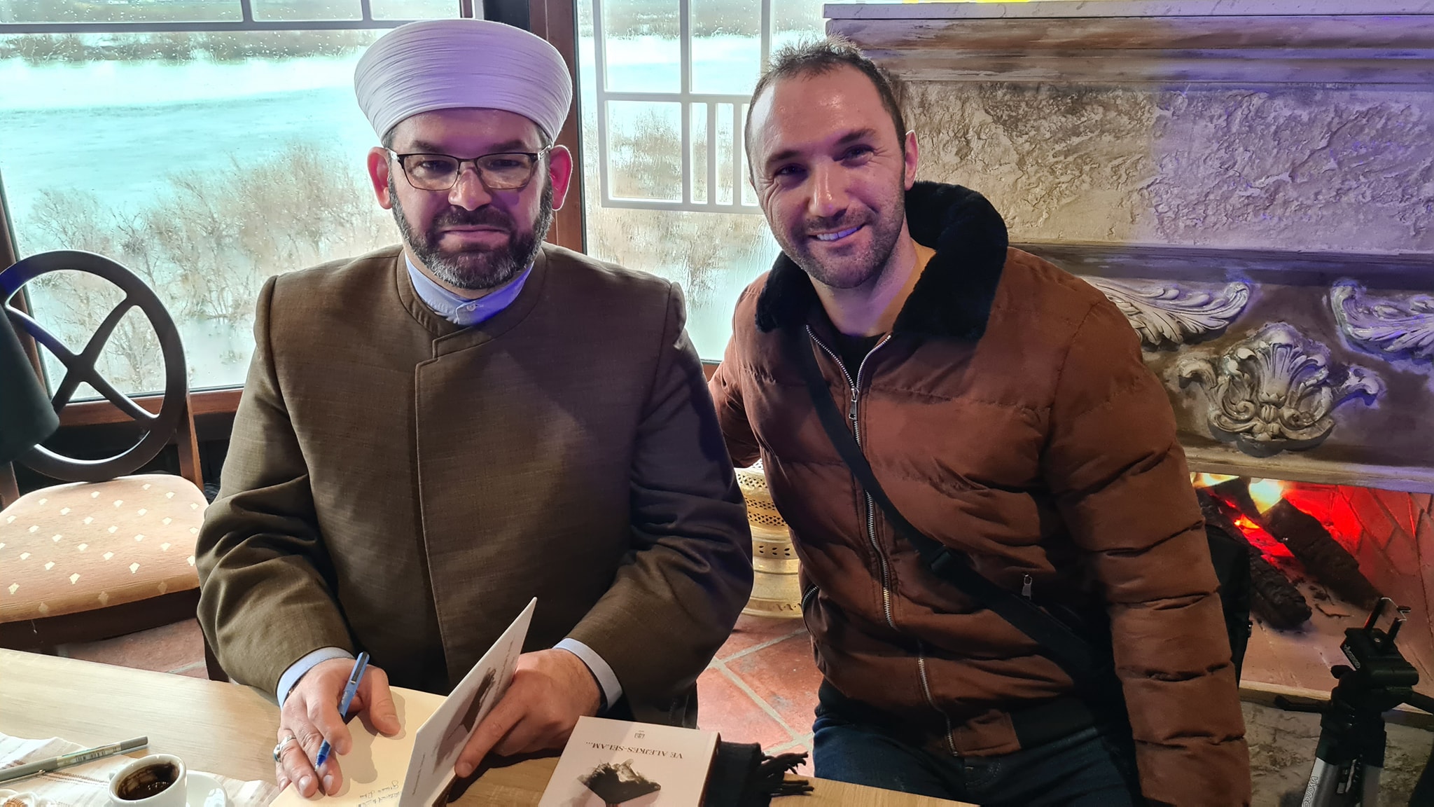 Libri i ri: “Ve alejkes-Selam…”, mbledh studiues e imamë në një bashkëbisedim intelektual