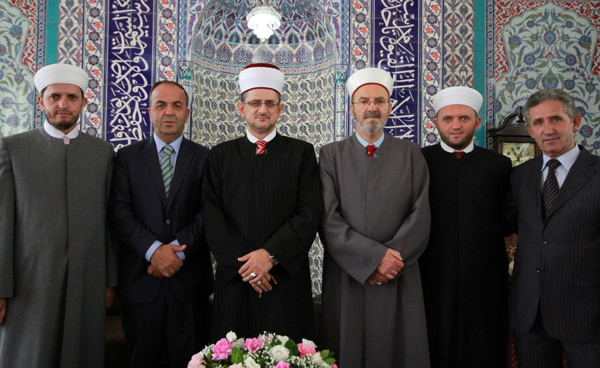 Drejtuesit e Komuniteteve fetare, të pushtetit lokal dhe besimtarë të shumtë urojnë festën e Kurban Bajramit