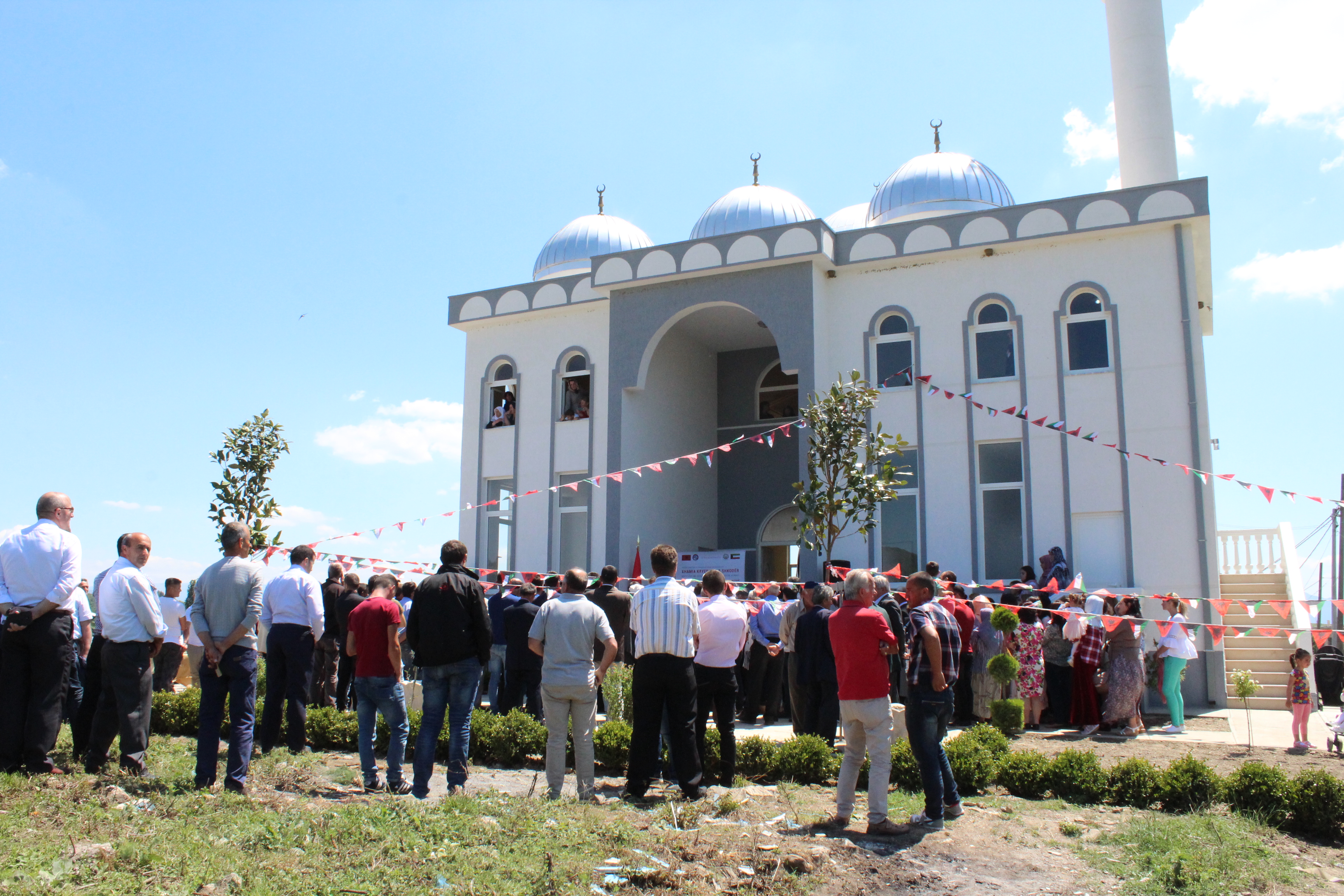 Në Krye-Bushat u përurua xhamia e re