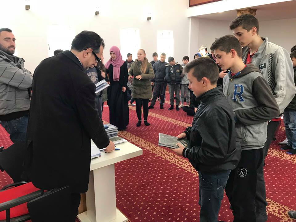 Aktivitet arsimor dhe argëtues në mes nxënësve të xhamive Kullaj dhe Dragoç
