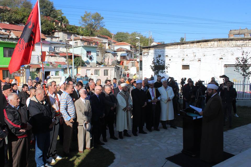 Një xhami e re hijeshon hyrjen e qytetit të Shkodrës