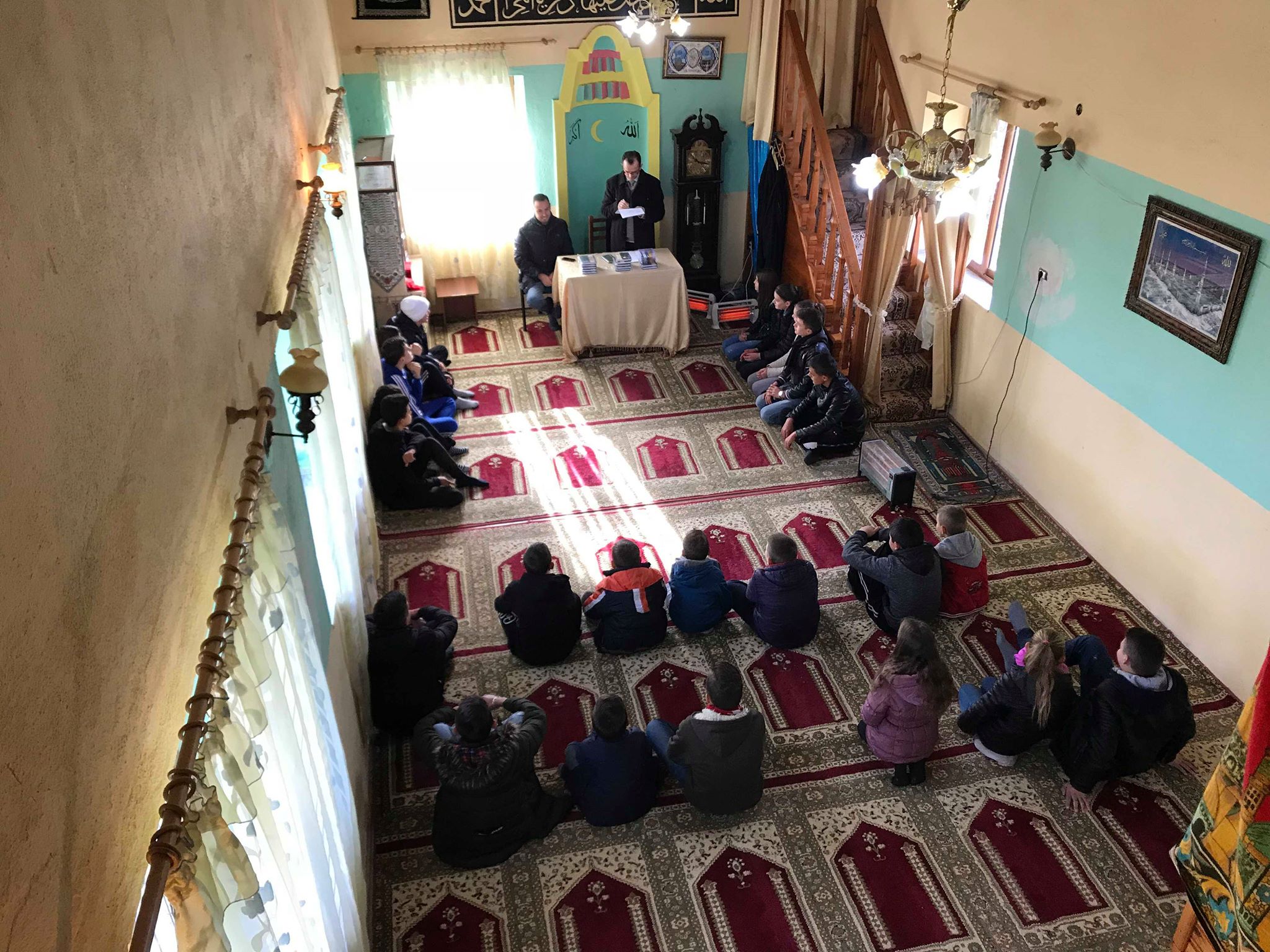 Aktiviteti i radhës “Të mësojmë dhe argëtohemi” në xhaminë Velinaj