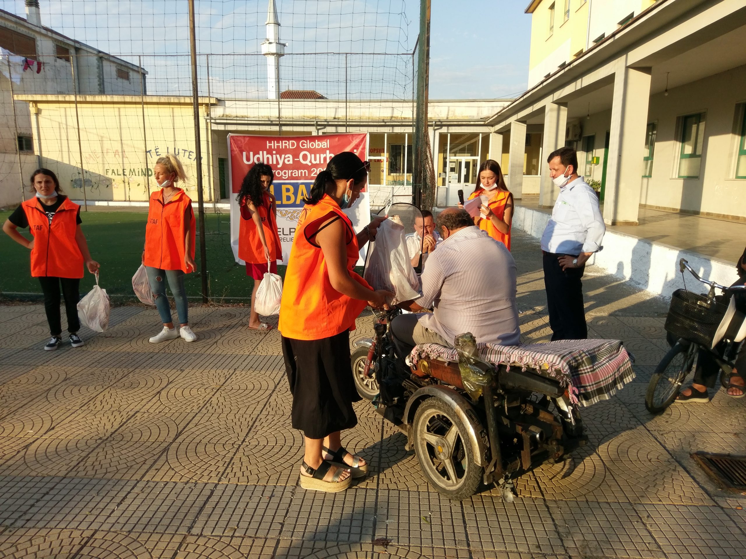 Myftinia Shkodër dhe “Helping Hand USA” shpërndajnë kurbane për festën e Bajramit
