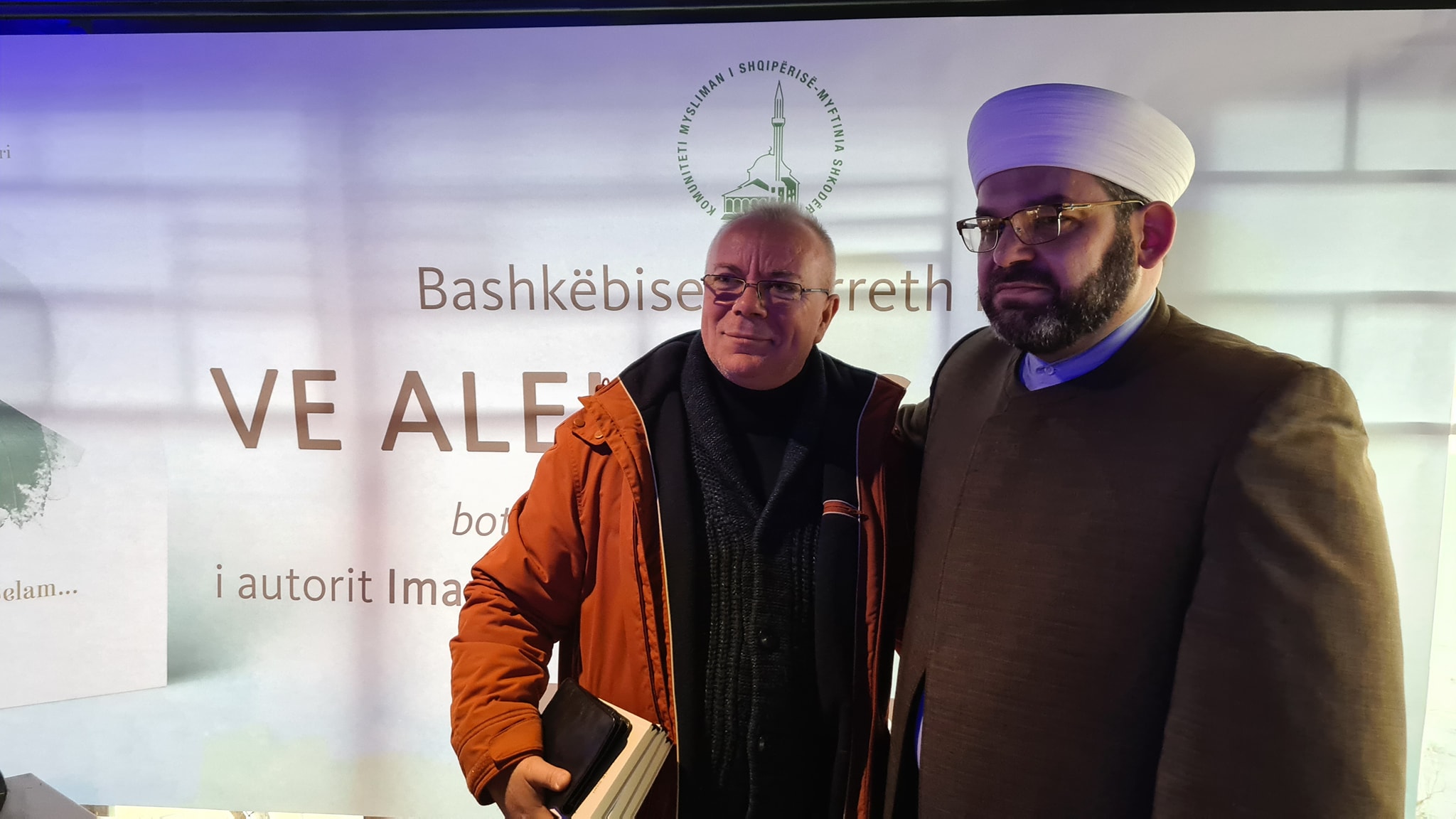 Libri i ri: “Ve alejkes-Selam…”, mbledh studiues e imamë në një bashkëbisedim intelektual