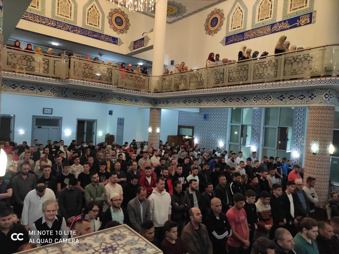 Nata e Kadrit mbledh besimtarët në xhamitë e Shkodrës