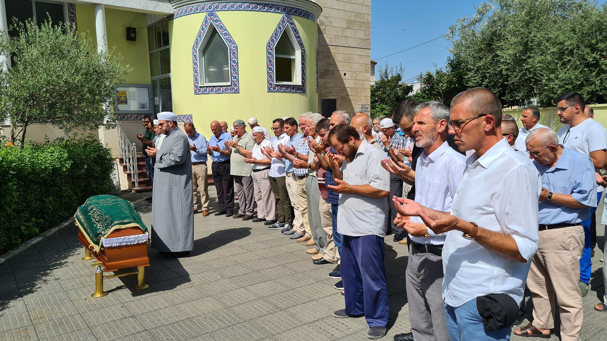 Përcillet me nderime për në banesën e fundit prof. Ahmet Osja