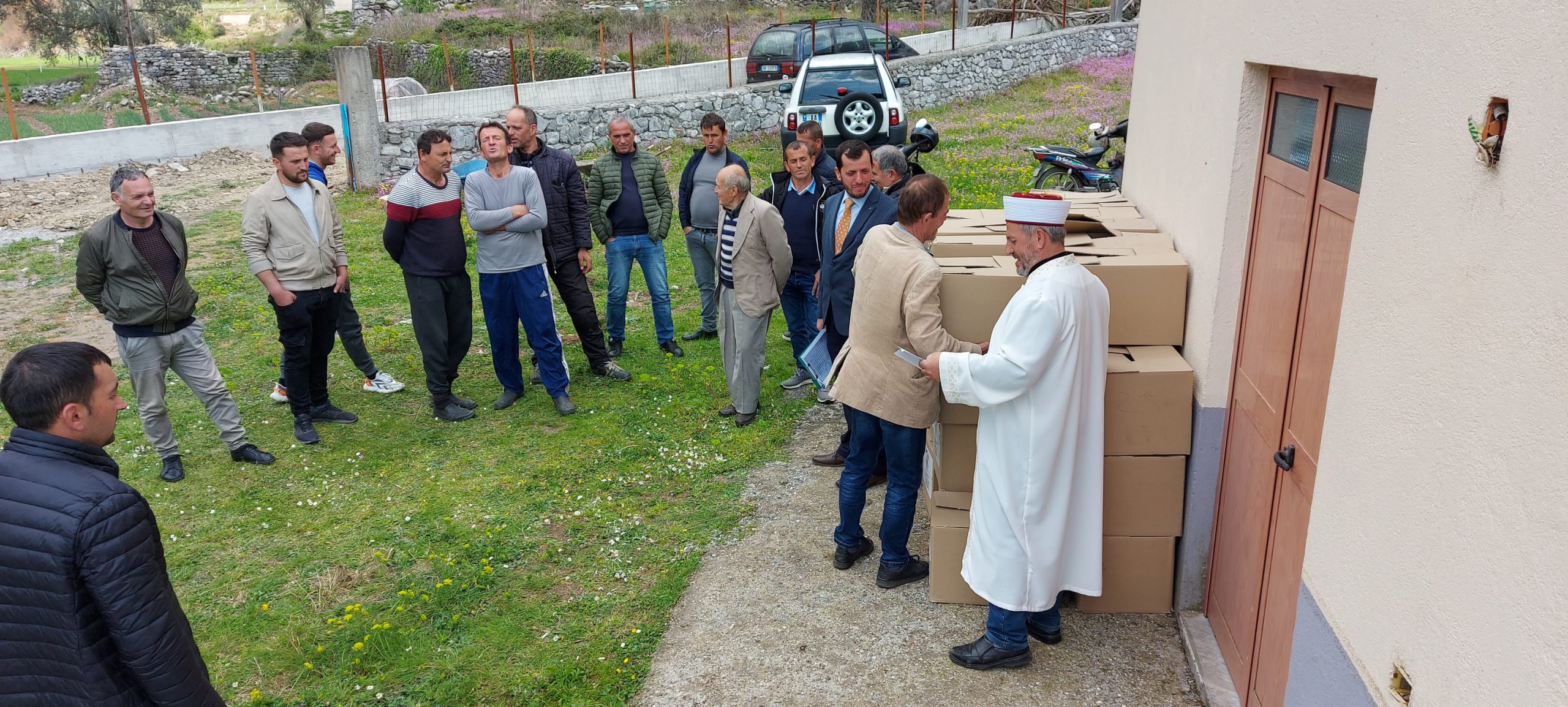 Myftinia Shkodër vazhdon shpërndarjen e pakove të Ramazanit për shtresat në nevojë