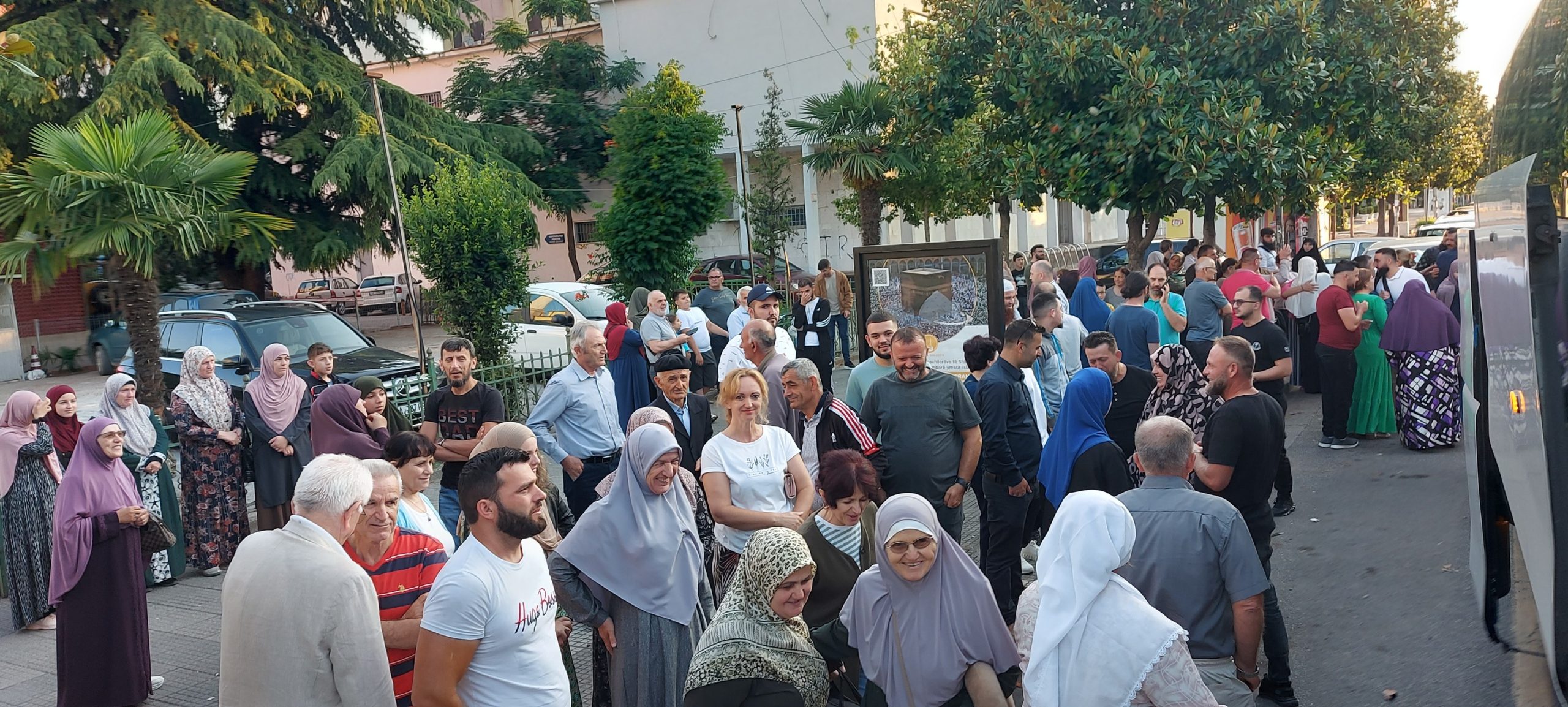 110 haxhilerë nga Shkodra u nisën për të kryer Haxhin e sivjetshëm…