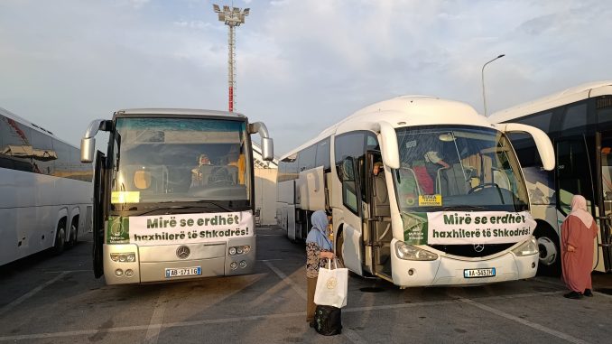 Mbërrijnë shëndosh e mirë haxhilerët e Shkodrës