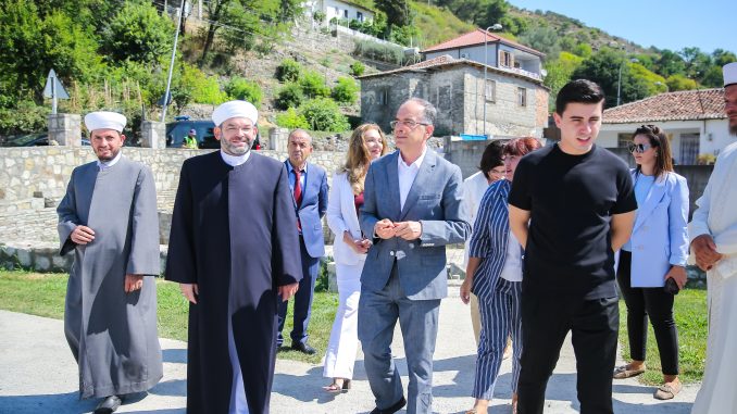 Presidenti i Republikës, ShTZ. Bajram Begaj, vizitoi Xhaminë e Plumbit